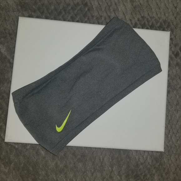 SOLD Nike Headbands - Picture 4 of 4